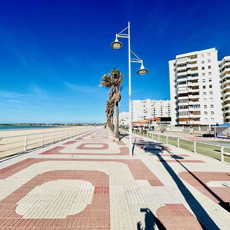 Gatu Arena " Preferente Mayores De 25 Anos Y Familias " 圣玛丽亚港 外观 照片