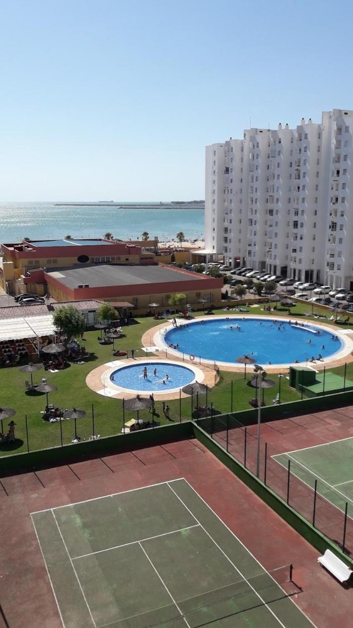 Gatu Arena " Preferente Mayores De 25 Anos Y Familias " 圣玛丽亚港 外观 照片